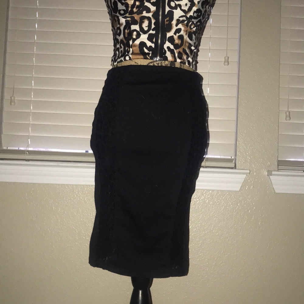 Small Forever 21 XXI Skirt with lace